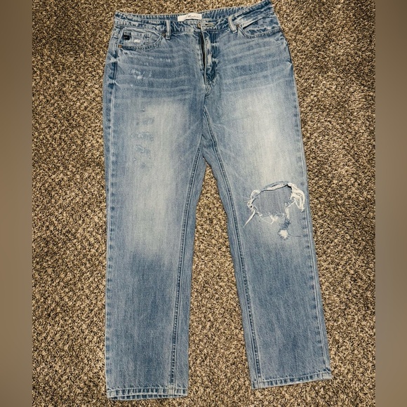 KanCan Denim - Kancan Women’s Blue Jean With Hole On Right Knee.